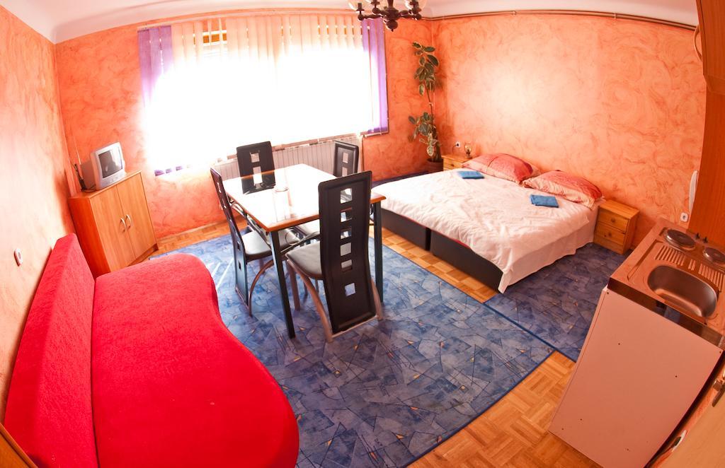 Guest House Pikapolonca Maribor Kamer foto