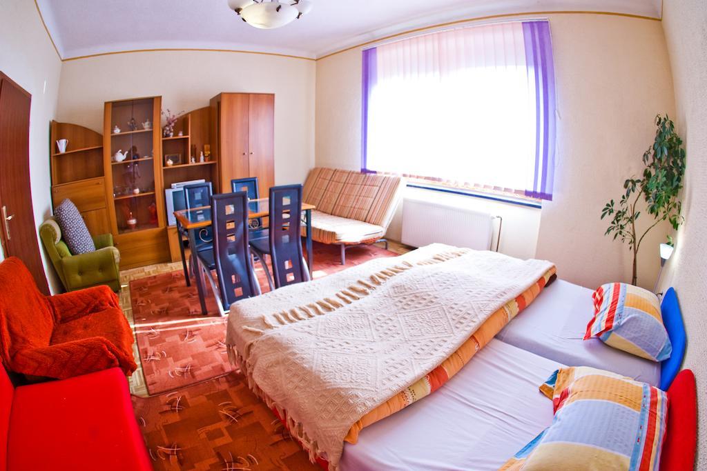 Guest House Pikapolonca Maribor Kamer foto